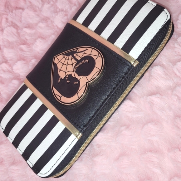 Nightmare Before Christmas Zip-Around Wallet. - Picture 11 of 16